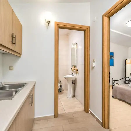 St. Harry's Windmill Apartment